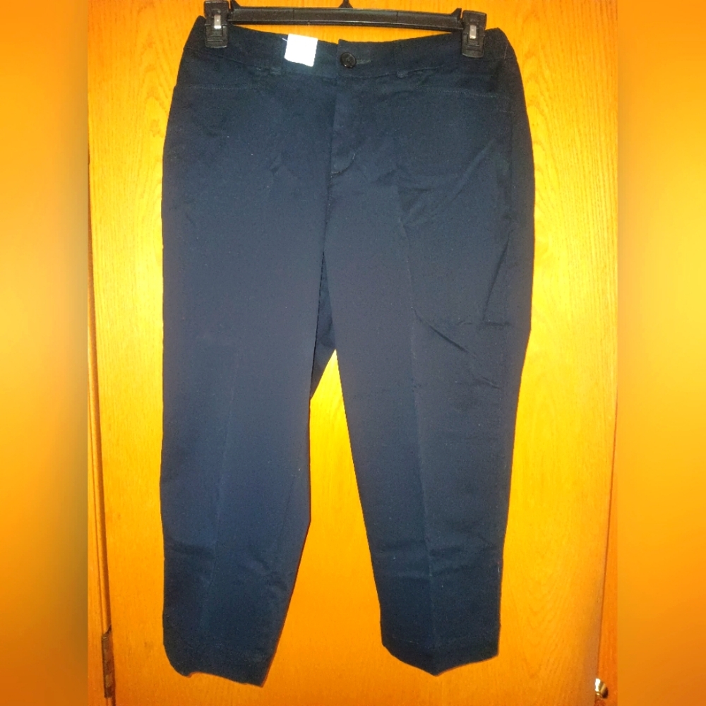 Women's size 10, Croft and Barrow capri pants,  NWT